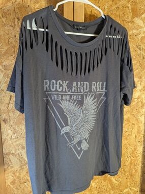 Social Scene Gray Rock & Roll Cut-Out Men’s Tee
